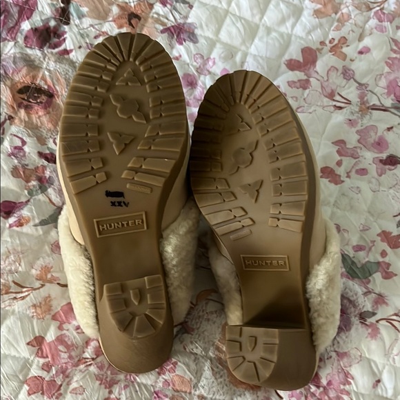 Hunter Shearling Clogs in Cream size 9 - Picture 3 of 4